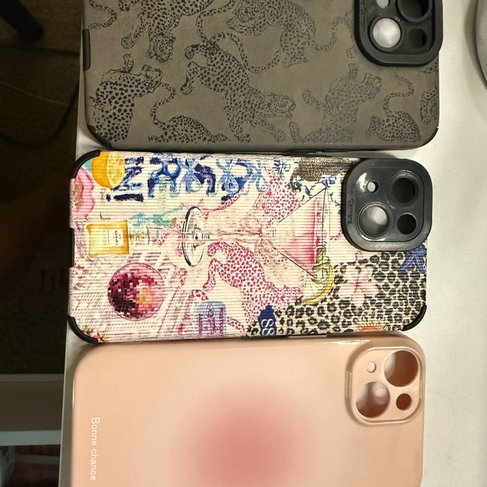 SHEIN Artistic Leopard and Abstract Phone Case Se
iphone 14
all for 5$